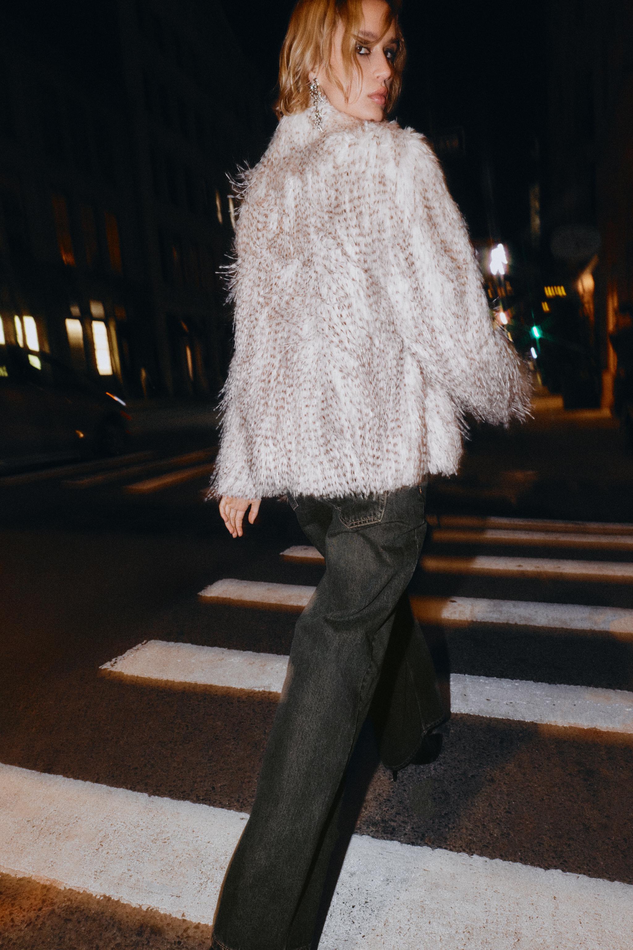 SHORT FAUX FUR COAT